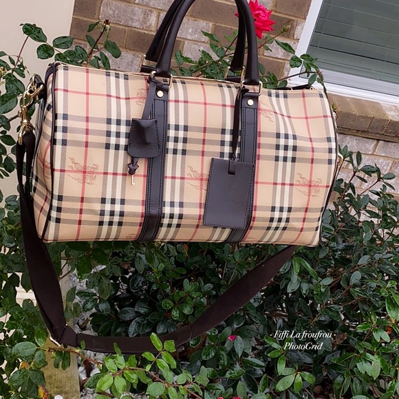 Burberry Handbags - Authentic Burberry weekender bag